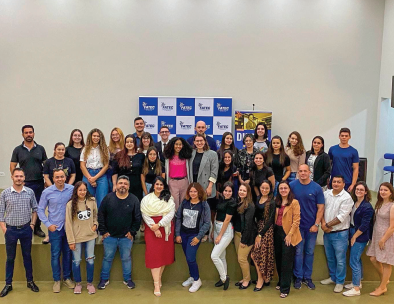 Alunos do curso de Direito da Fatec posam para Foto