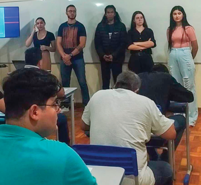 Acadêmicos de direito realizam palestra no CEEBJA, em Ivaiporã